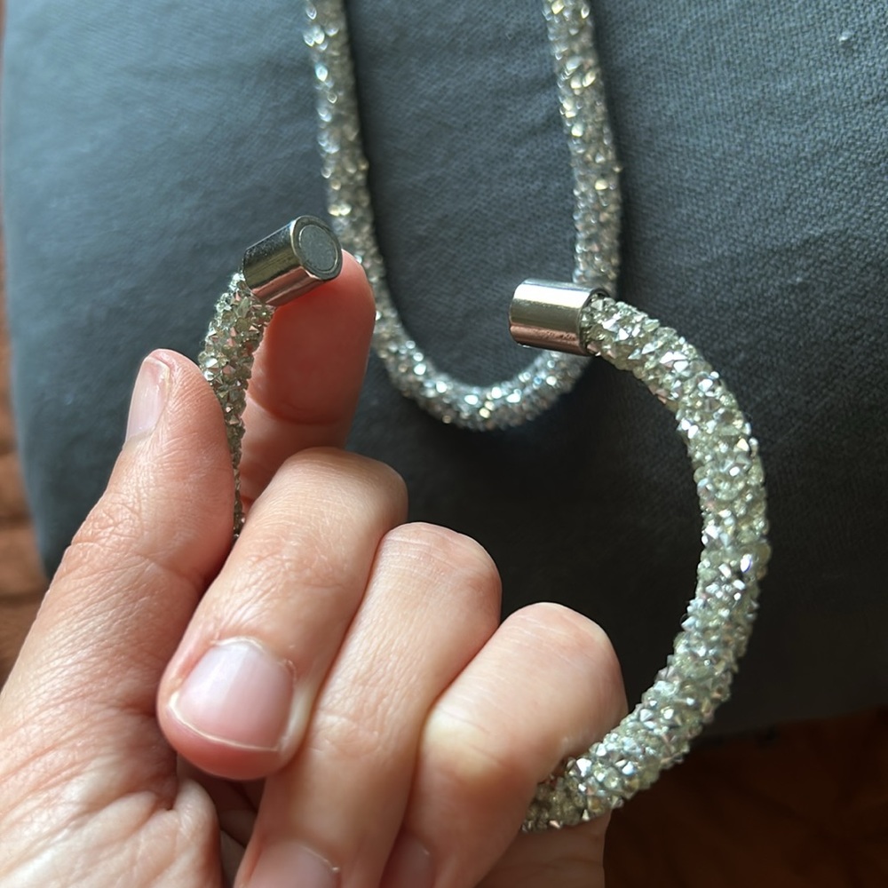 EUC sparkly necklace and magnetic closure bracelet - Picture 6 of 7